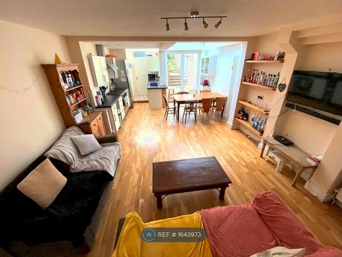 4 Bedroom Terraced House To Rent In Denzil Road, Guildford, GU2