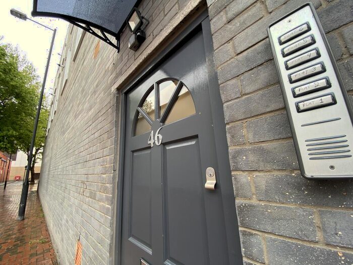 1 Bedroom Apartment To Rent In Town Centre, SN1