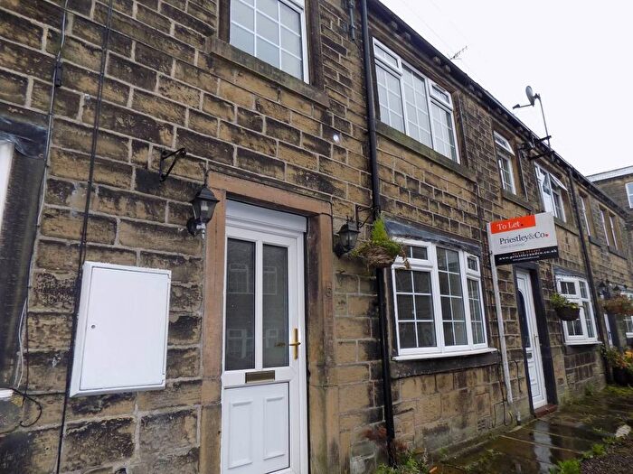 2 Bedroom Cottage To Rent In Cranford Place, Wilsden, Bradford, BD15