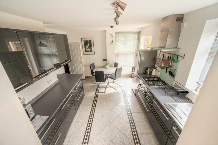 2 Bedroom Flat To Rent In Muswell Hill Road, Muswell Hill, London, N10