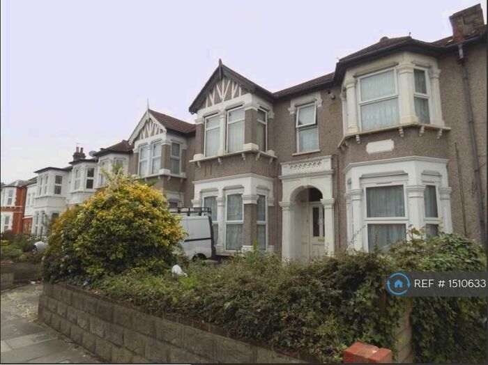 1 Bedroom Flat To Rent In The Drive, Ilford, IG1