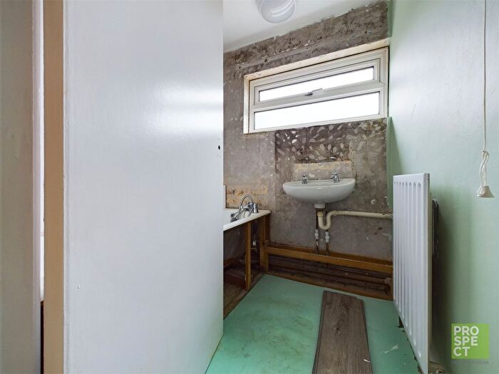 3 Bedroom Terraced House For Sale In The Chantrys, Farnham, Surrey, GU9