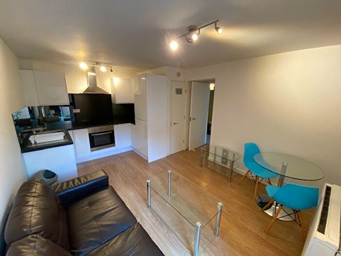 1 Bedroom Flat To Rent In The Chandlers, Leeds, LS2