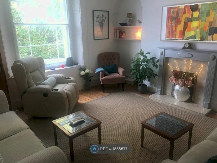 2 Bedroom Maisonette To Rent In York Villas, Kingsdown, Bristol, BS2