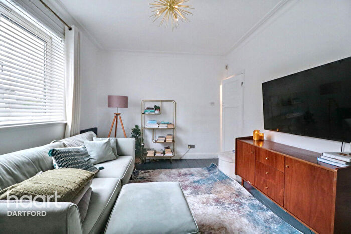 3 Bedroom Semi Detached House For Sale In Invicta Road, Dartford, DA2