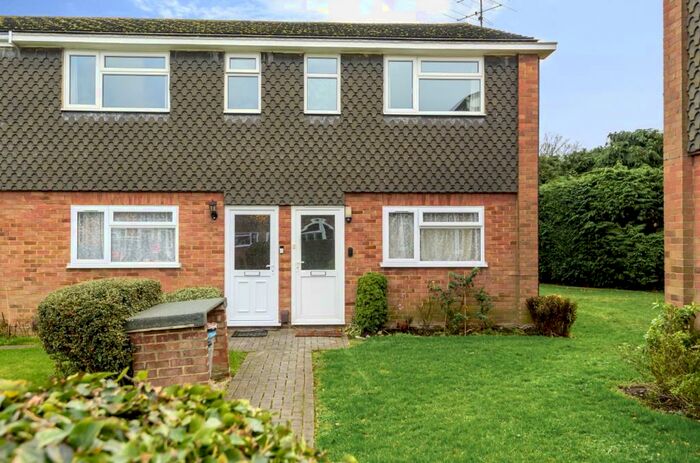 2 Bedroom Maisonette To Rent In Battys Barn Close, Wokingham, RG40