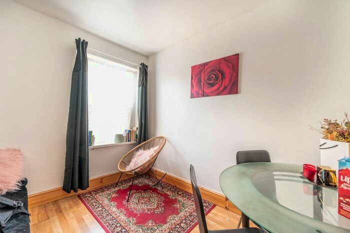 1 Bedroom Flat For Sale In Pearcroft Road, Leytonstone, London, E11