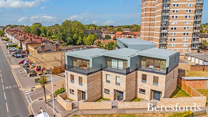 5 Bedroom End Terrace House To Rent In Elvet Avenue, Gidea Park, RM2