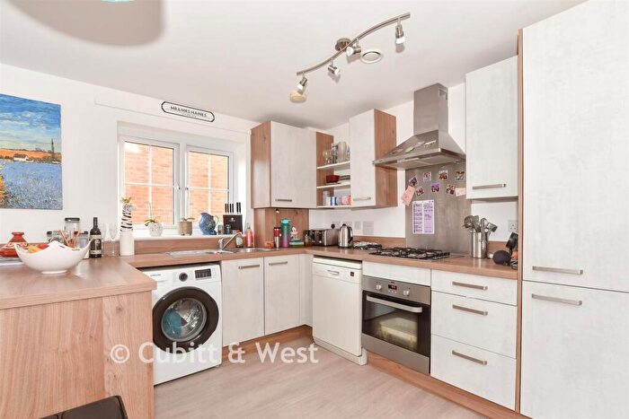 2 Bedroom Flat For Sale In Sycamore Road, Cranleigh, Surrey, GU6