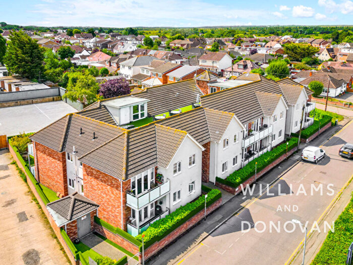 2 Bedroom Apartment For Sale In Brook Road, South Benfleet, SS7