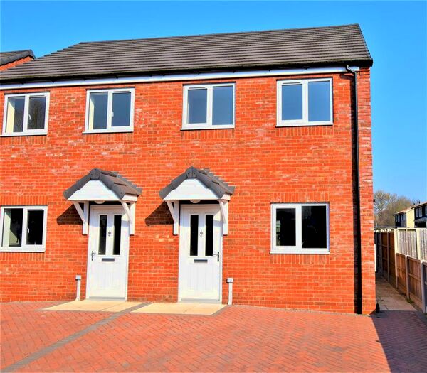 2 Bedroom Semi-Detached House To Rent In Reginald Road, Scunthorpe, DN15