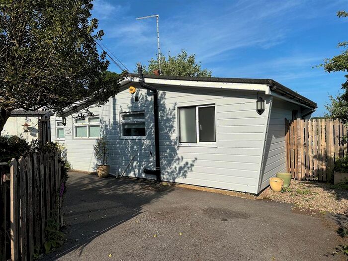 2 Bedroom Property For Sale In Mawgan, Helston, TR12
