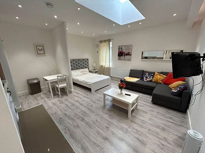 Studio To Rent In Harrow Road, London, W9
