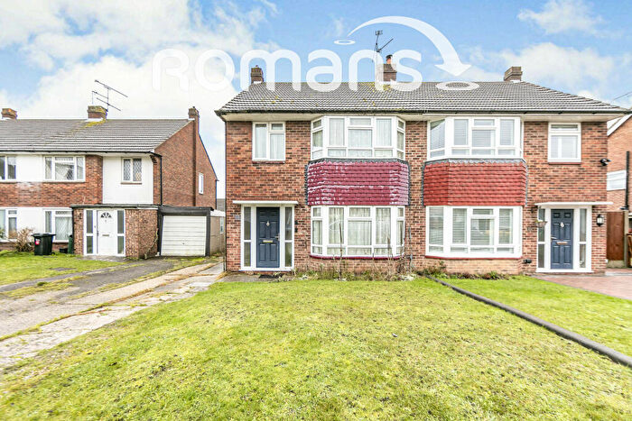 3 Bedroom Semi-Detached House To Rent In Keswick Gardens, RG5