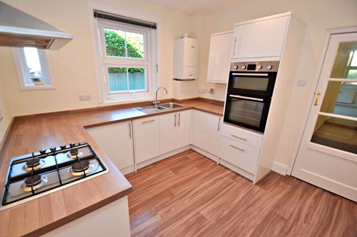 2 Bedroom Flat To Rent In Broadstone, BH18