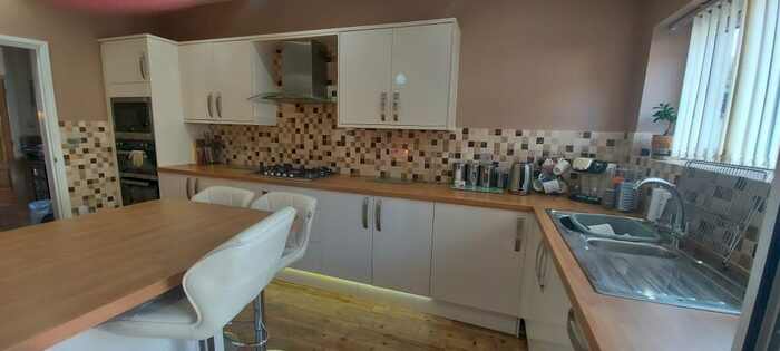 4 Bedroom House To Rent In Gladys Street, Tonyrefail, Porth, CF39