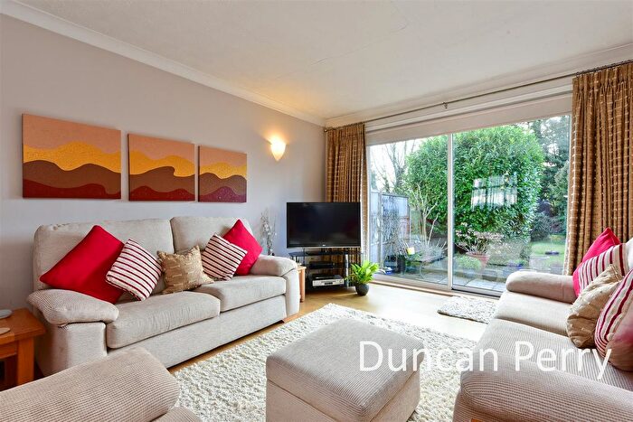 2 Bedroom Semi-detached Bungalow For Sale In Elmfield Road, Potters Bar, EN6