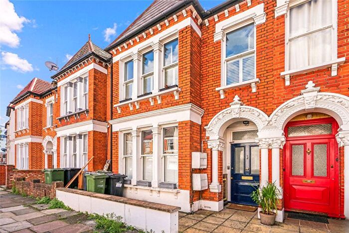 3 Bedroom Flat For Sale In Littlebury Road, London, SW4
