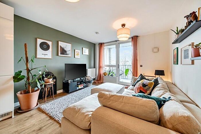 2 Bedroom Flat For Sale In Rye Lane, Peckham, London, SE15