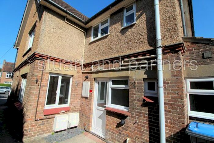 1 Bedroom Flat To Rent In Eastern Road, Haywards Heath, RH16