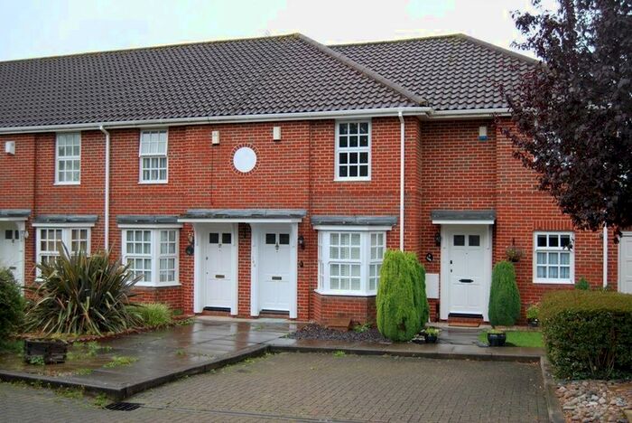 2 Bedroom Property To Rent In Longcroft Lane, Welwyn Garden City AL8