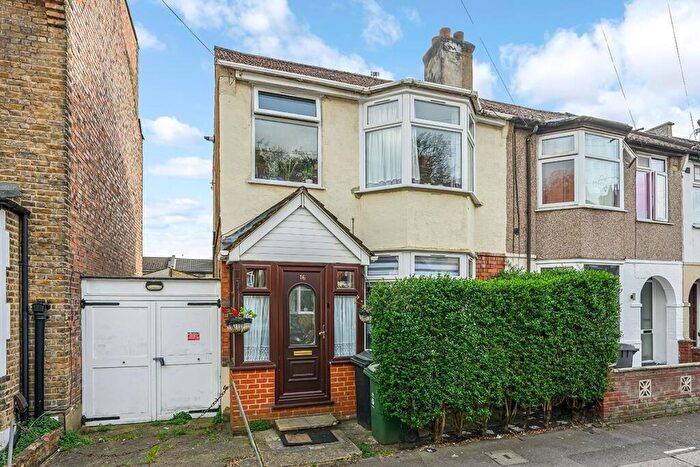 3 Bedroom End Of Terrace House For Sale In Alpha Road, Chingford, E4