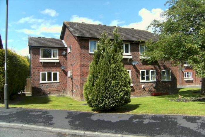 1 Bedroom Flat To Rent In Millersdale Court, Glossop, Derbyshire, SK13