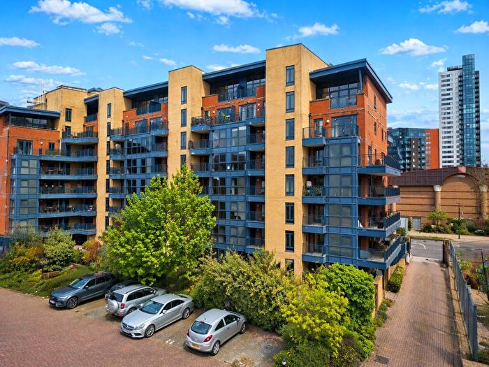 2 Bedroom Apartment For Sale In Canute Road, Southampton, SO14
