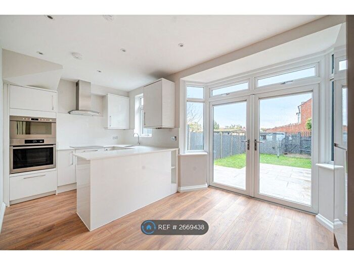 4 Bedroom Terraced House To Rent In Brocks Drive, Cheam, Sutton, SM3