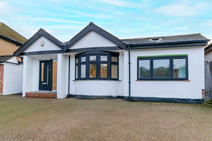 3 Bedroom Detached Bungalow For Sale In Links Way, Croxley Green, WD3
