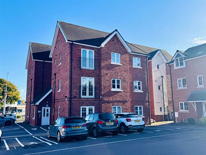 2 Bedroom Flat To Rent In Chamberlain Close, Uttoxeter, ST14