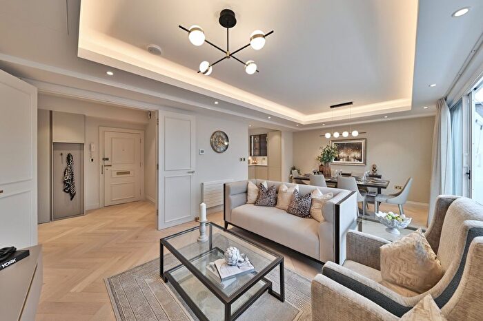 2 Bedroom Flat For Sale In Ennismore Gardens, London, SW7