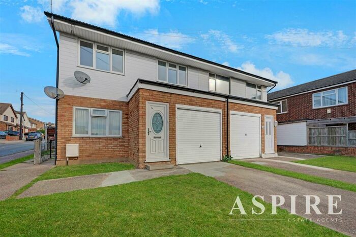 2 Bedroom Flat To Rent In Jotmans Lane, Benfleet, SS7