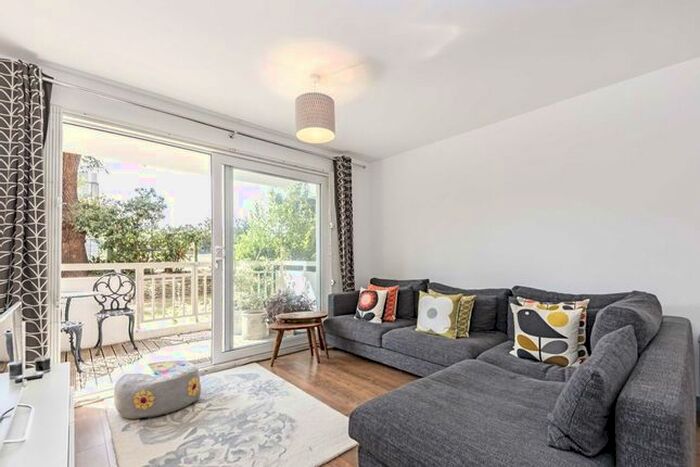 2 Bedroom Flat To Rent In Courtlands, Sheen Road, Richmond, TW10