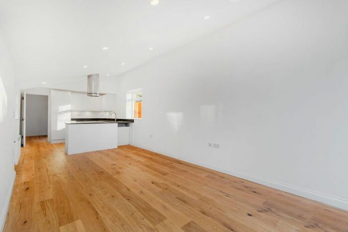 2 Bedroom Flat To Rent In Birchanger Road, South Norwood, SE25