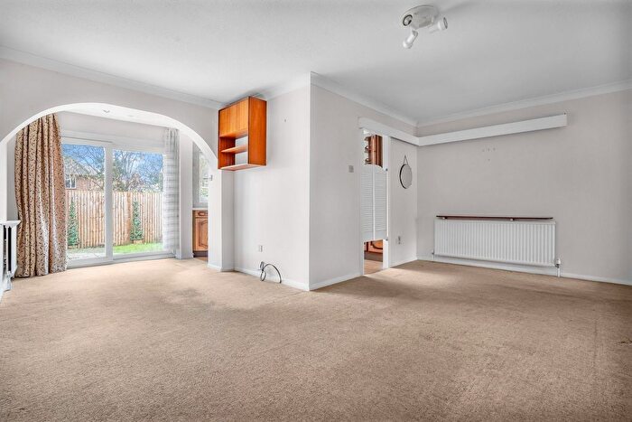 4 Bedroom Terraced House For Sale In Murdoch Close, Staines-Upon-Thames, TW18