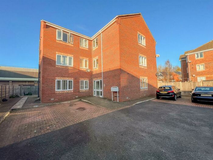 2 Bedroom Flat To Rent In Fairway Drive, Carlton, Nottingham, NG4
