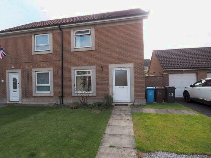 2 Bedroom Semi-Detached House To Rent In Ha'Penny Bridge Way, Hull, HU9