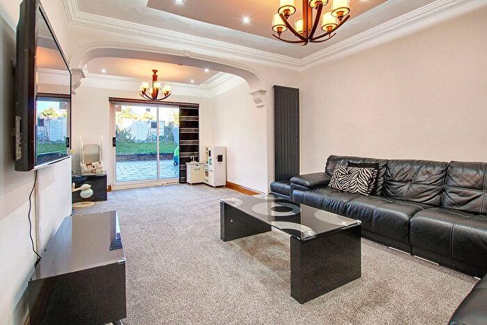 5 Bedroom Semi-detached House For Sale In Romway Road, Leicester, LE5