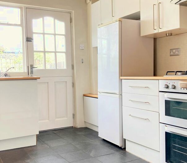 2 Bedroom Flat To Rent In Lordship Lane, East Dulwich, London, SE22