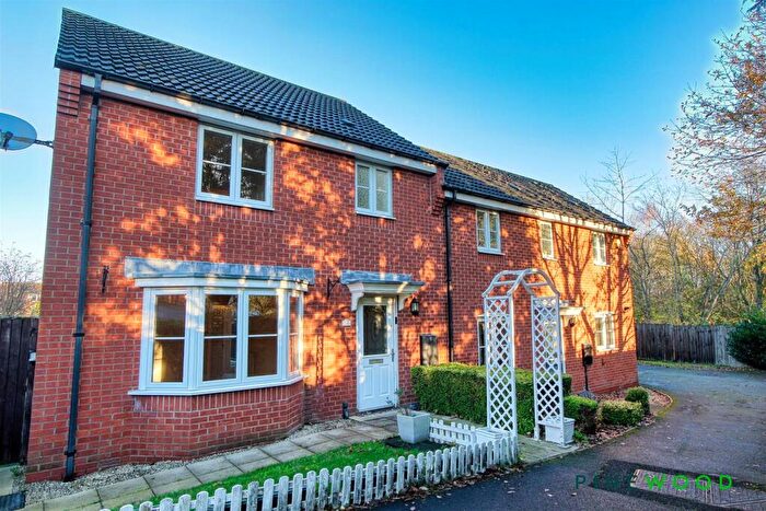 3 Bedroom Semi-Detached House For Sale In Brackenfield Close, Grassmoor, Chesterfield, Derbyshire, S42