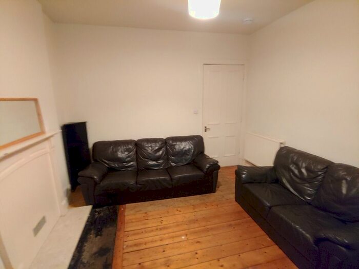 2 Bedroom Flat To Rent In Upper Grove Place, West End, Edinburgh, EH3