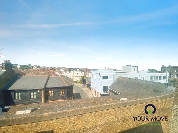 1 Bedroom Flat To Rent In High Street, Broadstairs, Kent, CT10