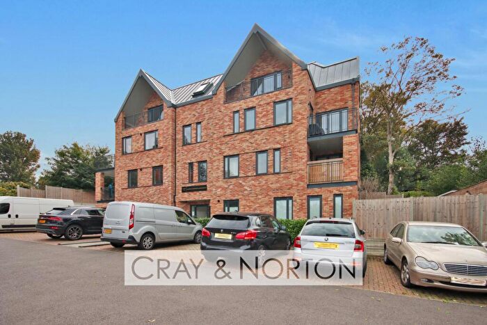 3 Bedroom Apartment For Sale In Ward Close, South Croydon, CR2