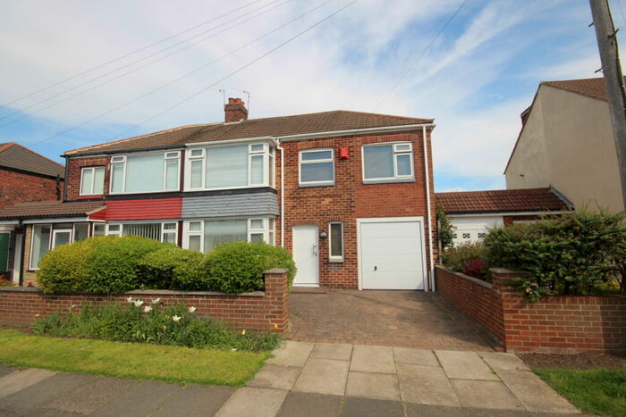 3 Bedroom Semi-Detached House For Sale In Sandringham Drive, West Monkseaton, Whitley Bay, NE25