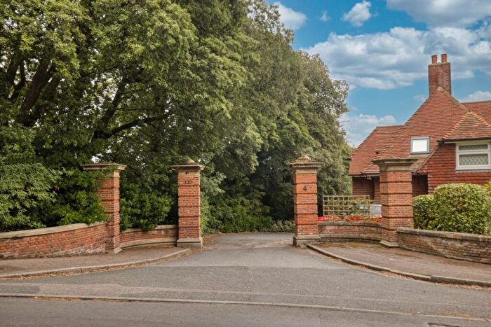 2 Bedroom Flat For Sale In Elizabeth Court, North Foreland Road, Broadstairs, Kent, CT10