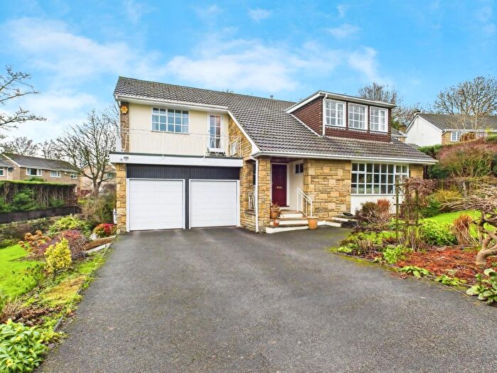 4 Bedroom Detached House For Sale In Oakwood Drive, Bingley, BD16