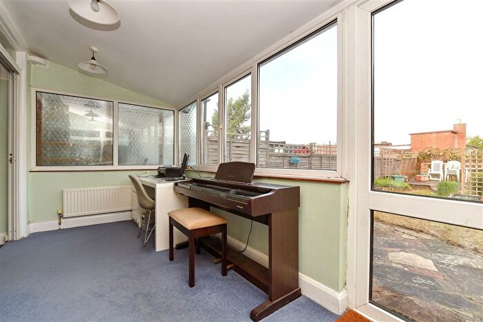 3 Bedroom Semi-Detached House For Sale In Fairford Avenue, Croydon, Surrey, CR0