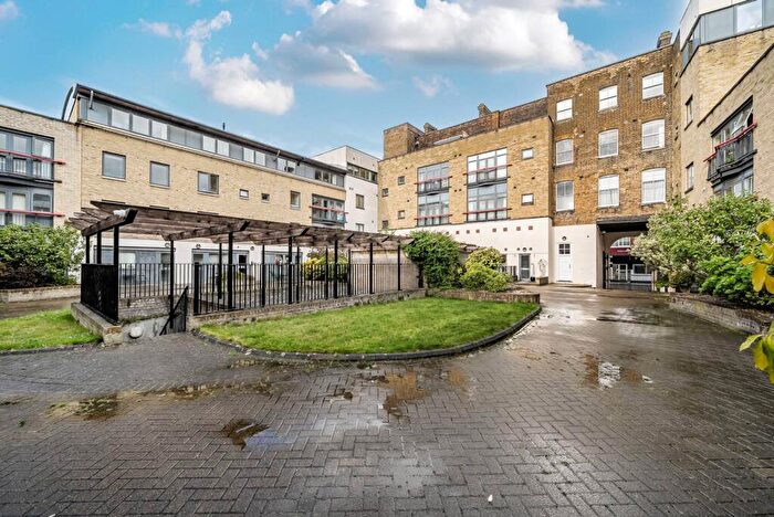 3 Bedroom Flat To Rent In St John Street, Clerkenwell, London, EC1V