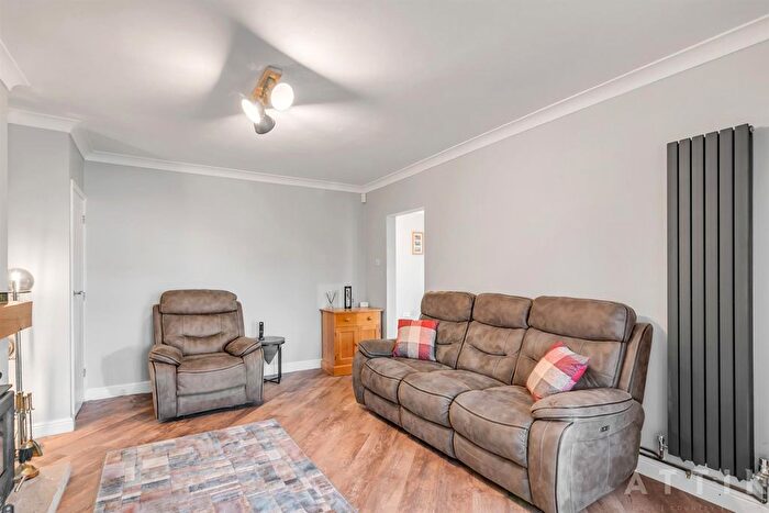 2 Bedroom Semi-Detached Bungalow For Sale In Queens Drive, Halesworth, IP19